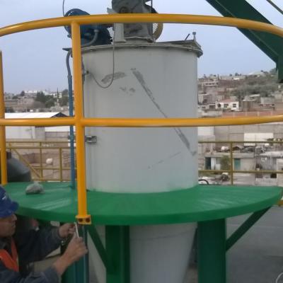 Fabricación y colocación de plataforma con barandal